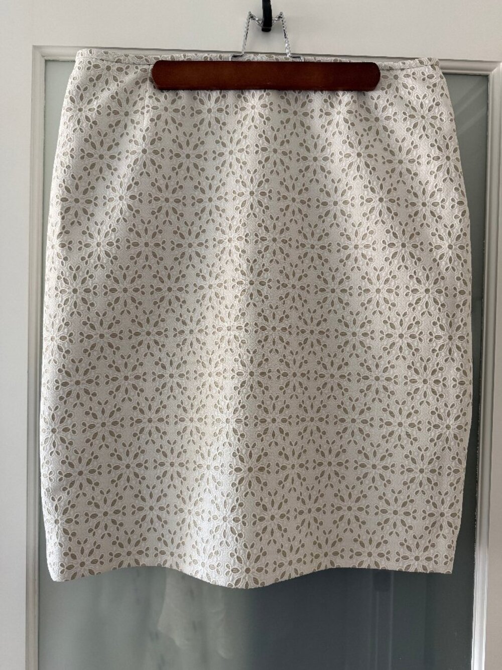 White Floral Cutwork Embroidery Lined Straight Skirt Tahari Arthur S Levine